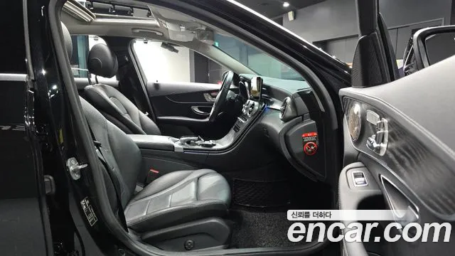 Mercedes-Benz C-Class 2019 thumb 9