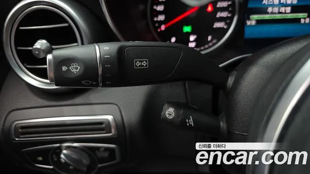 Mercedes-Benz C-Class 2019 thumb 11