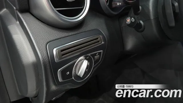 Mercedes-Benz C-Class 2019 thumb 4