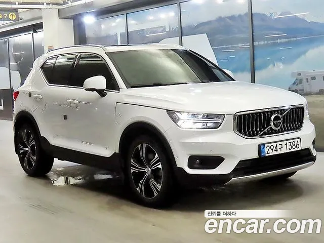 Volvo XC40 2022 thumb 4