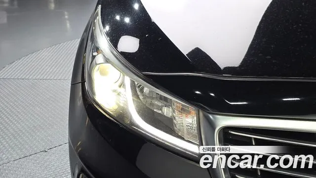 Kia Carnival 2014 thumb 8