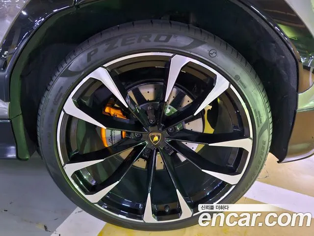 Lamborghini Urus 2024 thumb 11