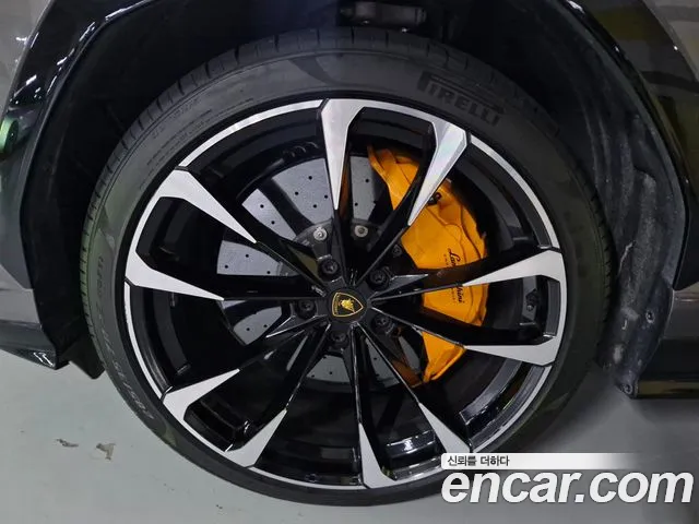 Lamborghini Urus 2024 thumb 8