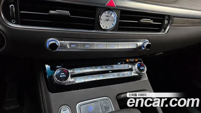 Genesis G90 2019 thumb 5