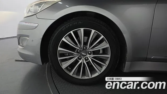 Hyundai Genesis 2013 thumb 2