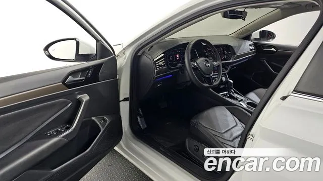 Volkswagen Jetta 2021 thumb 5