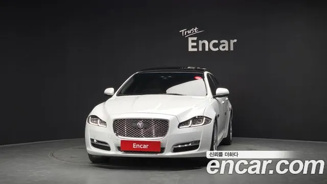 Jaguar XJ 2019 thumb 10