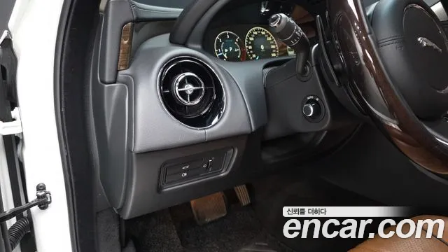 Jaguar XJ 2019 thumb 11