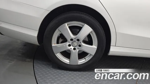 Mercedes-Benz C-Class 2015 thumb 12