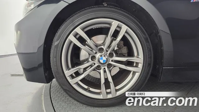 BMW 3 серии 2018 thumb 4
