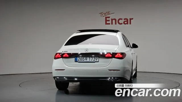 Mercedes-Benz E-Class 2026 thumb 2