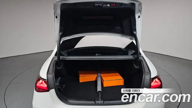 Mercedes-Benz E-Class 2026 thumb 9