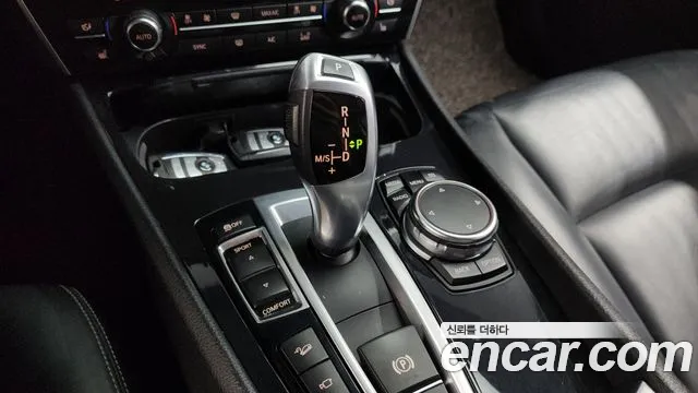 BMW 5 серии Gran Turismo 2016 thumb 9