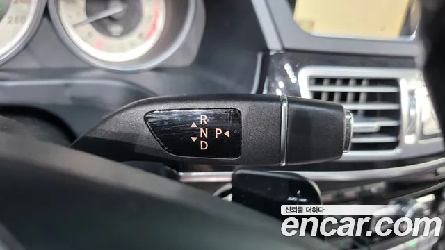 Mercedes-Benz E-Class 2015 thumb 7
