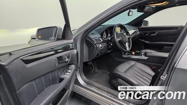 Mercedes-Benz E-Class 2015 thumb 10