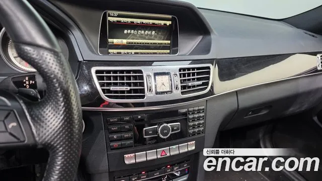 Mercedes-Benz E-Class 2015 thumb 2