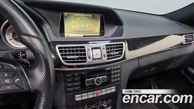 Mercedes-Benz E-Class 2015 thumb 12
