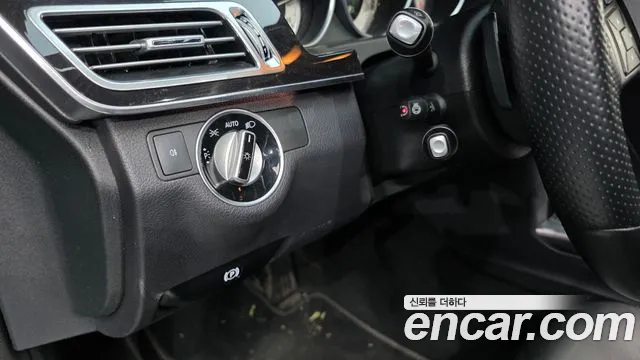 Mercedes-Benz E-Class 2015 thumb 9