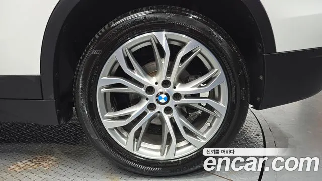 BMW X1 2018 thumb 9