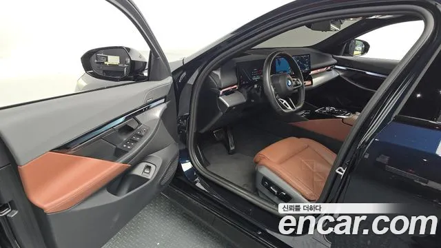 BMW 5 серии 2025 thumb 3