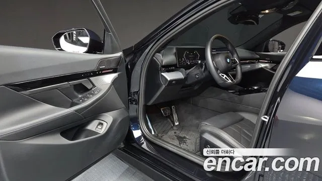 BMW 5 серии 2024 thumb 11