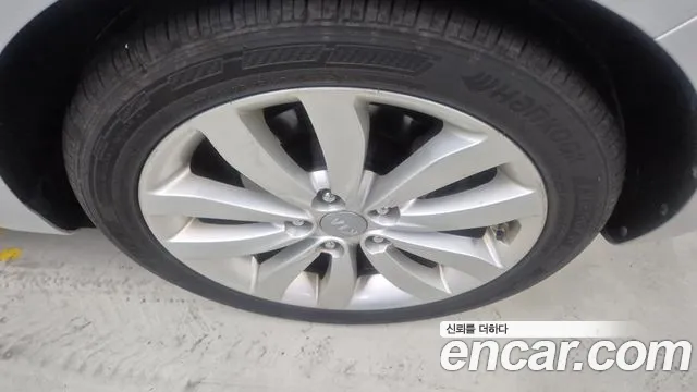 Kia Carens 2013 thumb 12