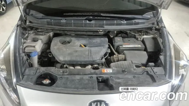 Kia Carens 2013 thumb 8