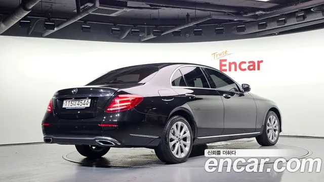 Mercedes-Benz E-Class 2019 thumb 5