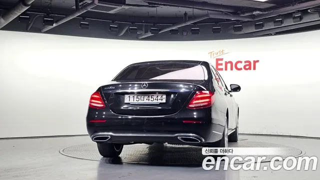 Mercedes-Benz E-Class 2019 thumb 4