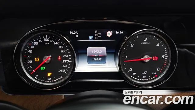 Mercedes-Benz E-Class 2019 thumb 11