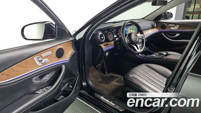 Mercedes-Benz E-Class 2019 thumb 3