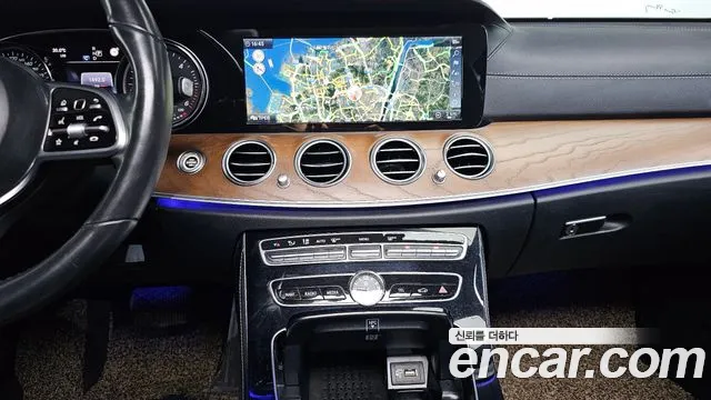 Mercedes-Benz E-Class 2019 thumb 12