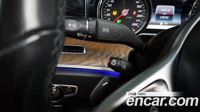 Mercedes-Benz E-Class 2019 thumb 10