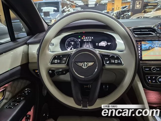 Bentley Bentayga 2023 thumb 12