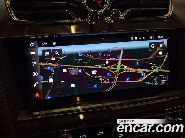 Bentley Bentayga 2023 thumb 2