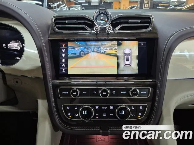 Bentley Bentayga 2023 thumb 3