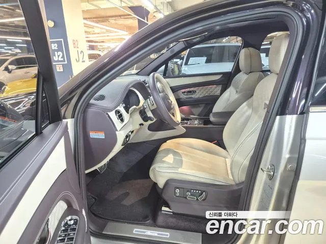 Bentley Bentayga 2023 thumb 10