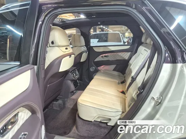 Bentley Bentayga 2023 thumb 9