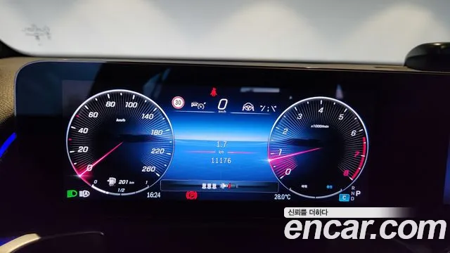 Mercedes-Benz GLB 2025 thumb 7