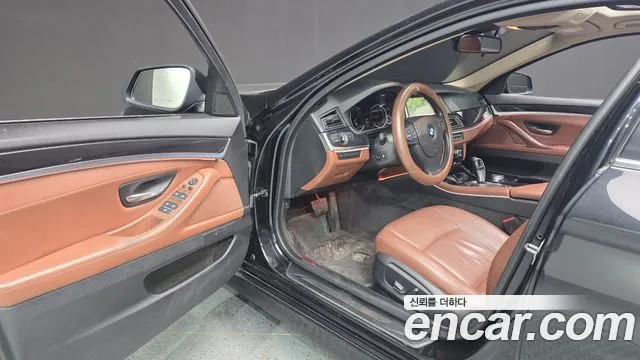 BMW 5 серии 2015 thumb 2
