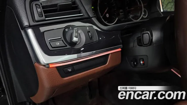 BMW 5 серии 2015 thumb 8