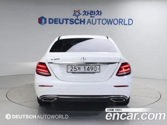 Mercedes-Benz E-Class 2018 thumb 9