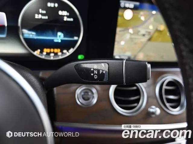 Mercedes-Benz E-Class 2018 thumb 12