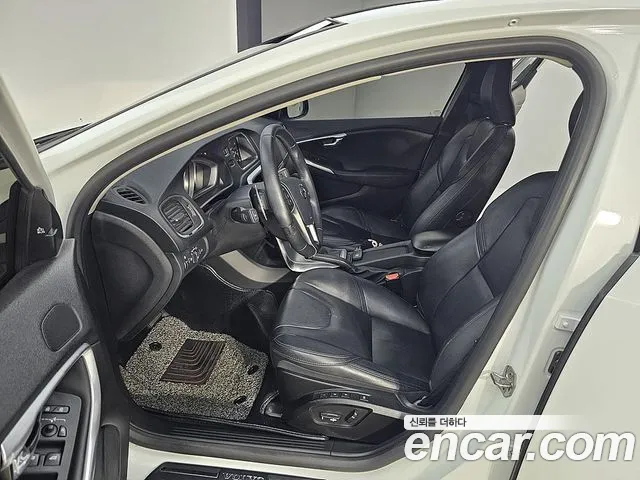 Volvo V40 2018 thumb 6