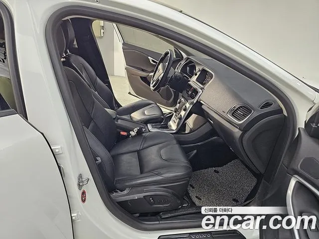 Volvo V40 2018 thumb 5