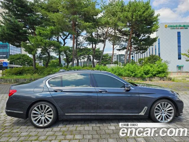 BMW 7 серии 2016 thumb 7