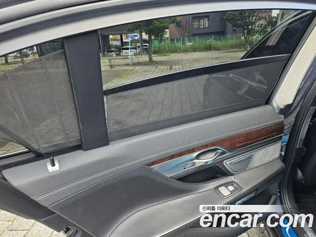 BMW 7 серии 2016 thumb 9