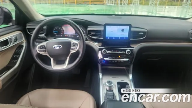 Ford Explorer 2022 thumb 3