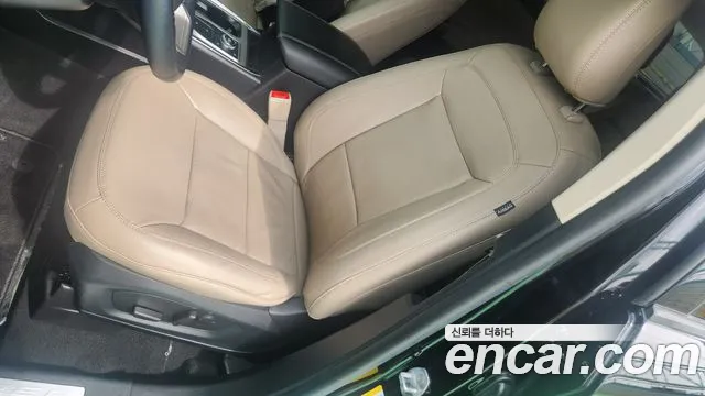 Ford Explorer 2022 thumb 11
