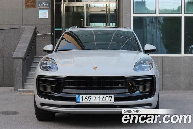 Porsche Macan 2022 thumb 2
